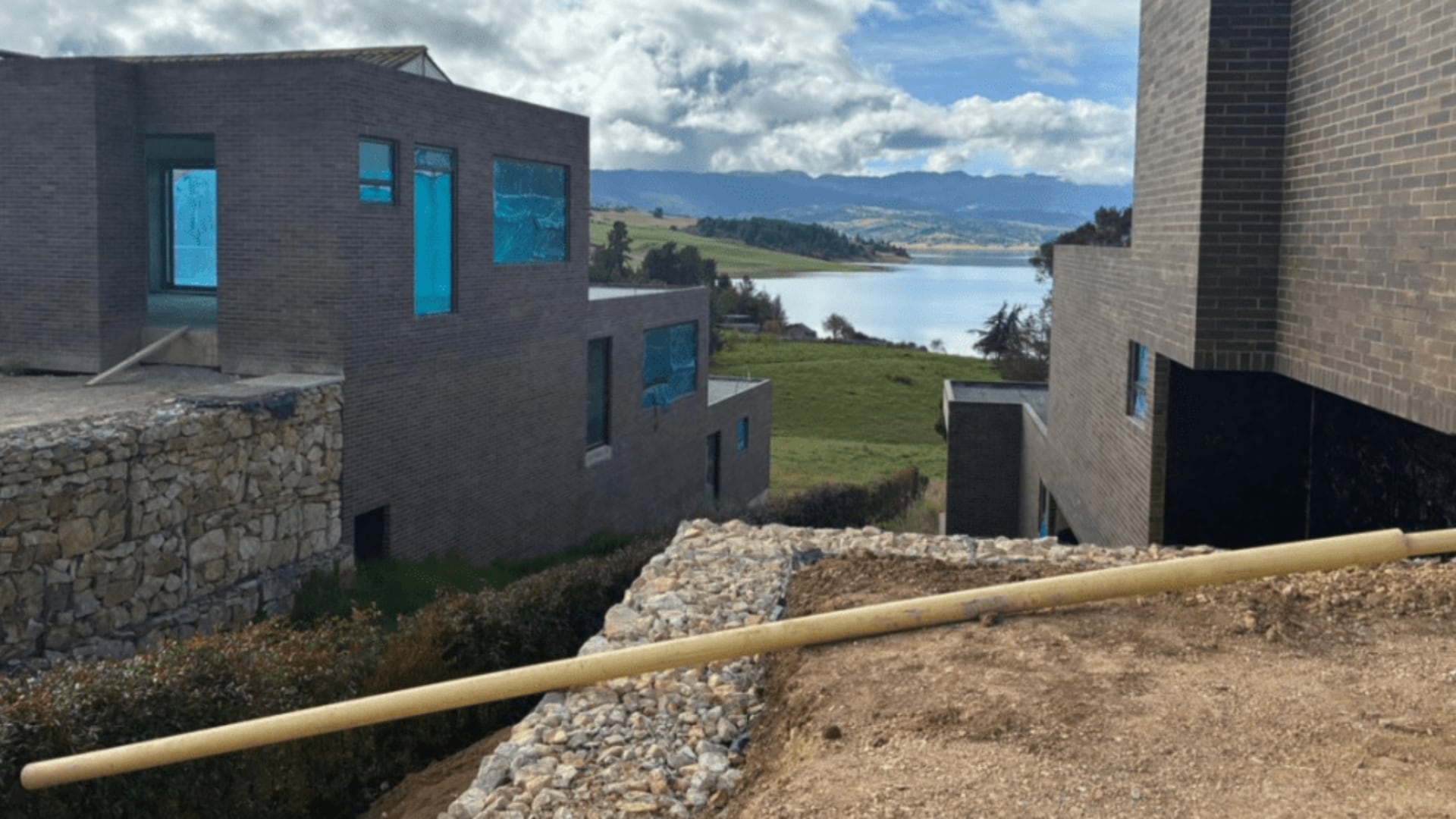 Golpe a la urbanización ilegal: CAR suspende construcción de casas campestres en reserva del Río Bogotá
