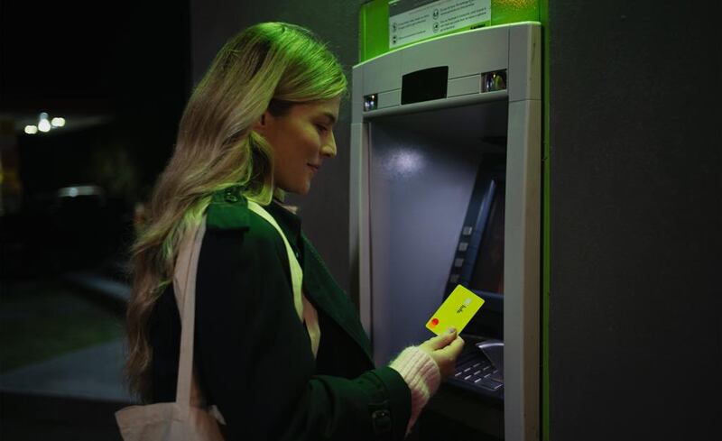 Lulo Bank, Mujer, Cajero