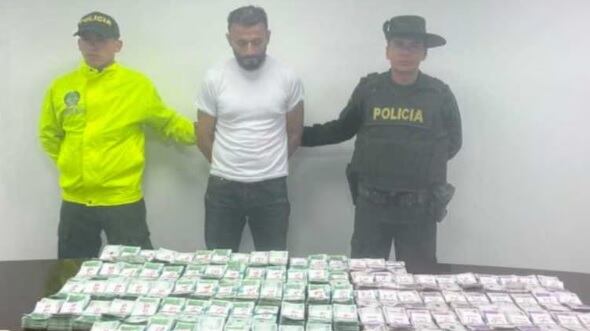 Capturan a hombre con 913 millones de pesos en efectivo en Bogotá.