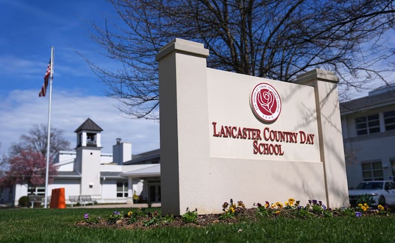 Adolescentes crean más de 350 imágenes falsas de desnudos con IA y desatan escándalo escolar