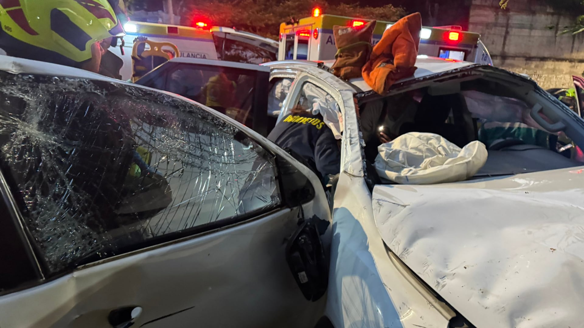 Grave accidente de tránsito de la caravana de un precandidato en Medellín: hay nueve personas heridas
