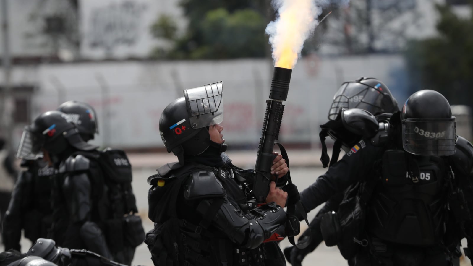 Activista publicó video donde aseguró que patrullero se hirió con su propio dispositivo en la U. Nacional