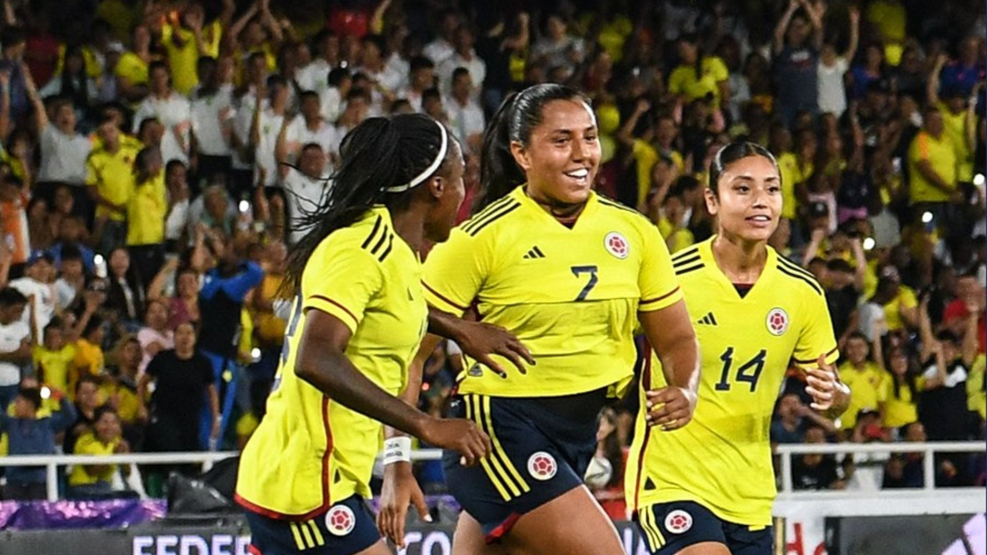 La 'Tricolor' Femenina le pasó por arriba a Paraguay ante un Pascual Guerrero lleno.