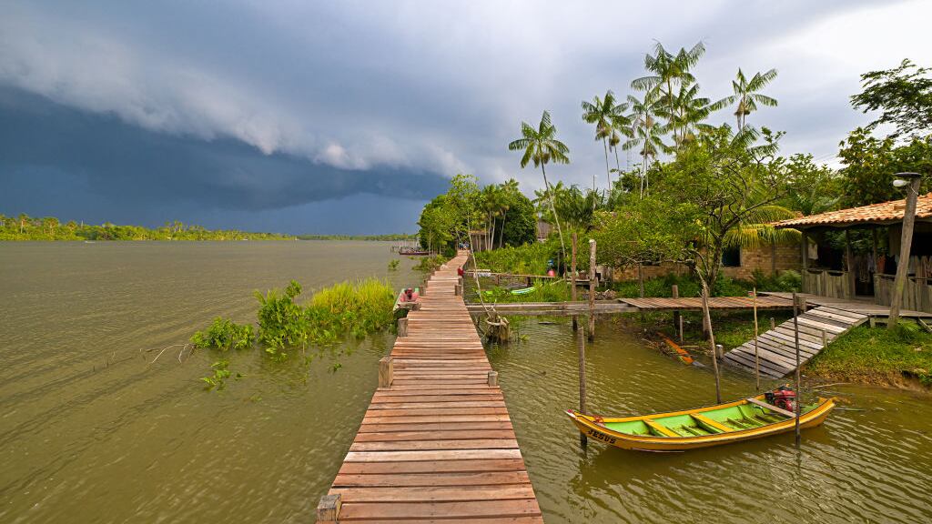 IGARAPE MIRI, BRAZIL - OCTOBER 01: An overview of stilt houses where TRE (Regional Electoral Court) officials organize the boats that distribute the electronic voting machines in riverside communities on October 01, 2022 in Igarapé Miri, in the Amazon Region , Brazil. Brazilians go to the polls on Sunday amid a polarized political dispute between current President Jair Bolsonaro and former President Lula da Silva.
