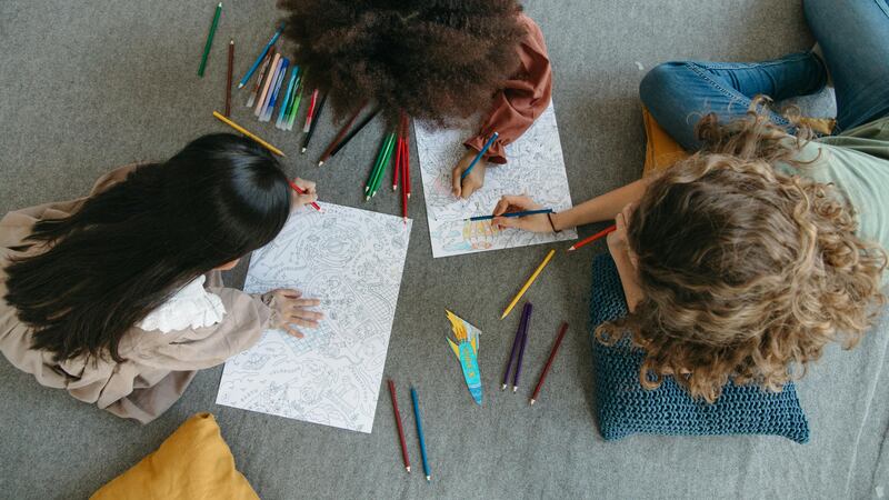 El cuero cabelludo de los niños es hasta seis veces más delicado: ¿cómo protegerlo?