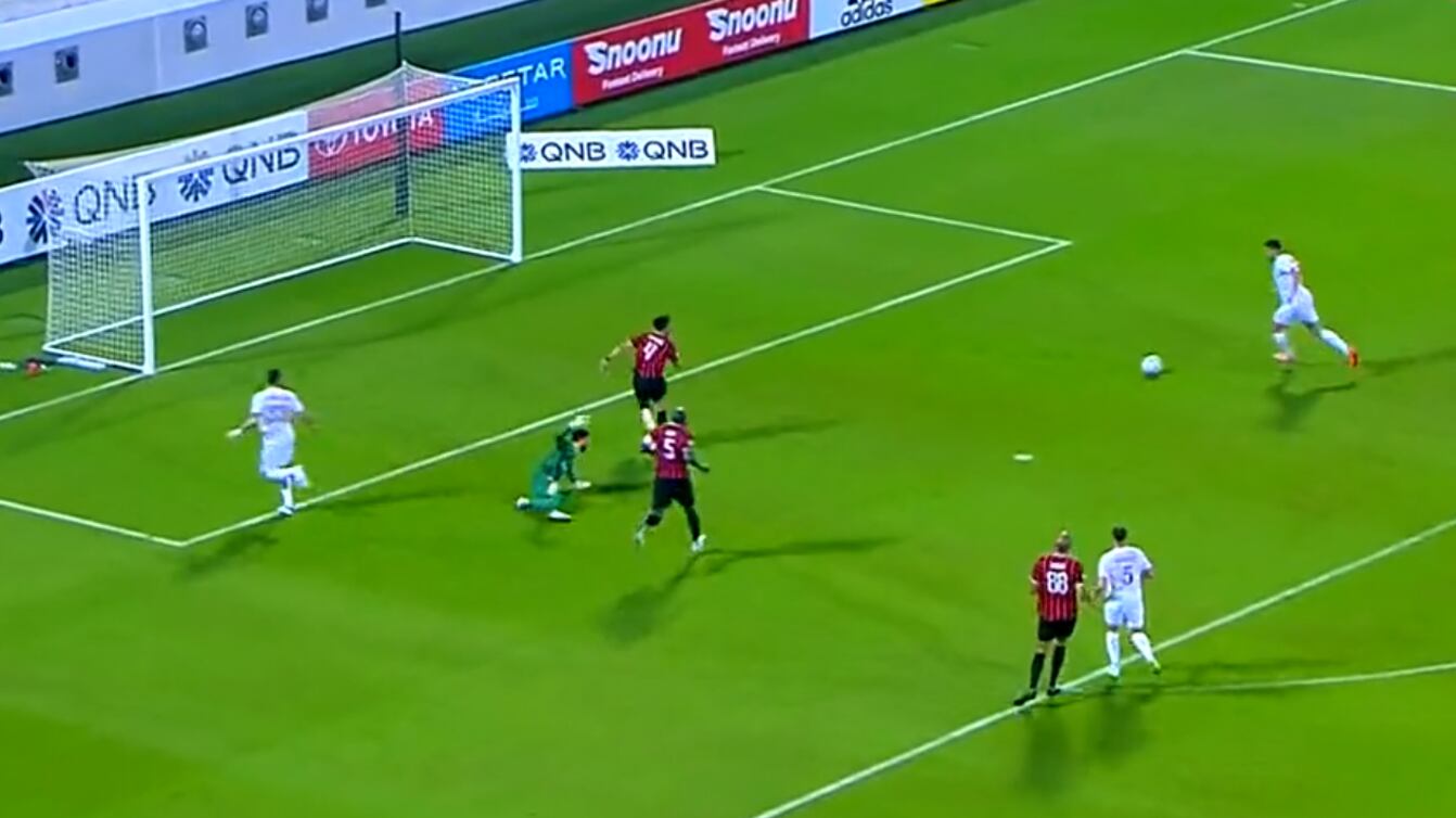 Ayman Hussein se perdió una increíble opción de gol con el arco vacío