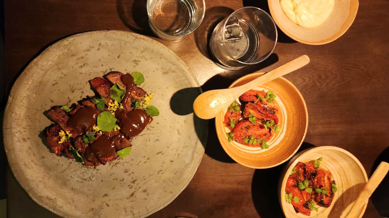 La lengua hace parte de las llamadas vísceras rojas que junto al corazón, el hígado, el pulmón y el riñón son las menudencias más consumida en el mundo.