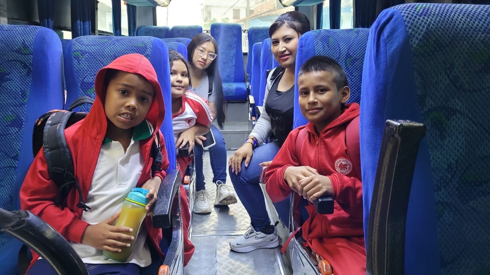 Se retomó el transporte escolar para estudiantes de instituciones educativas en Cali.
