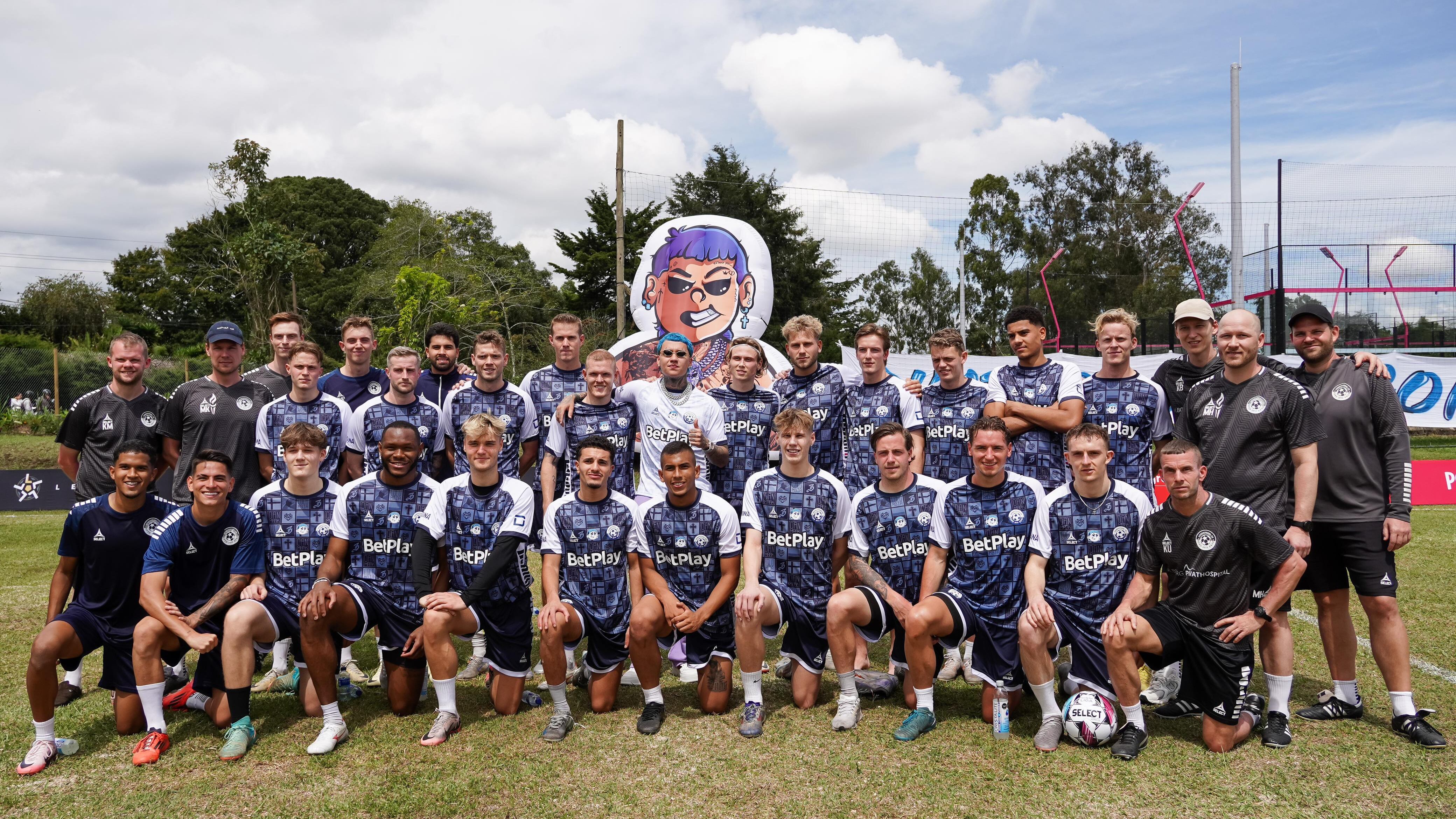 Vendsyssel FF, equipo de Blessd, llegó a Medellín para la pretemporada