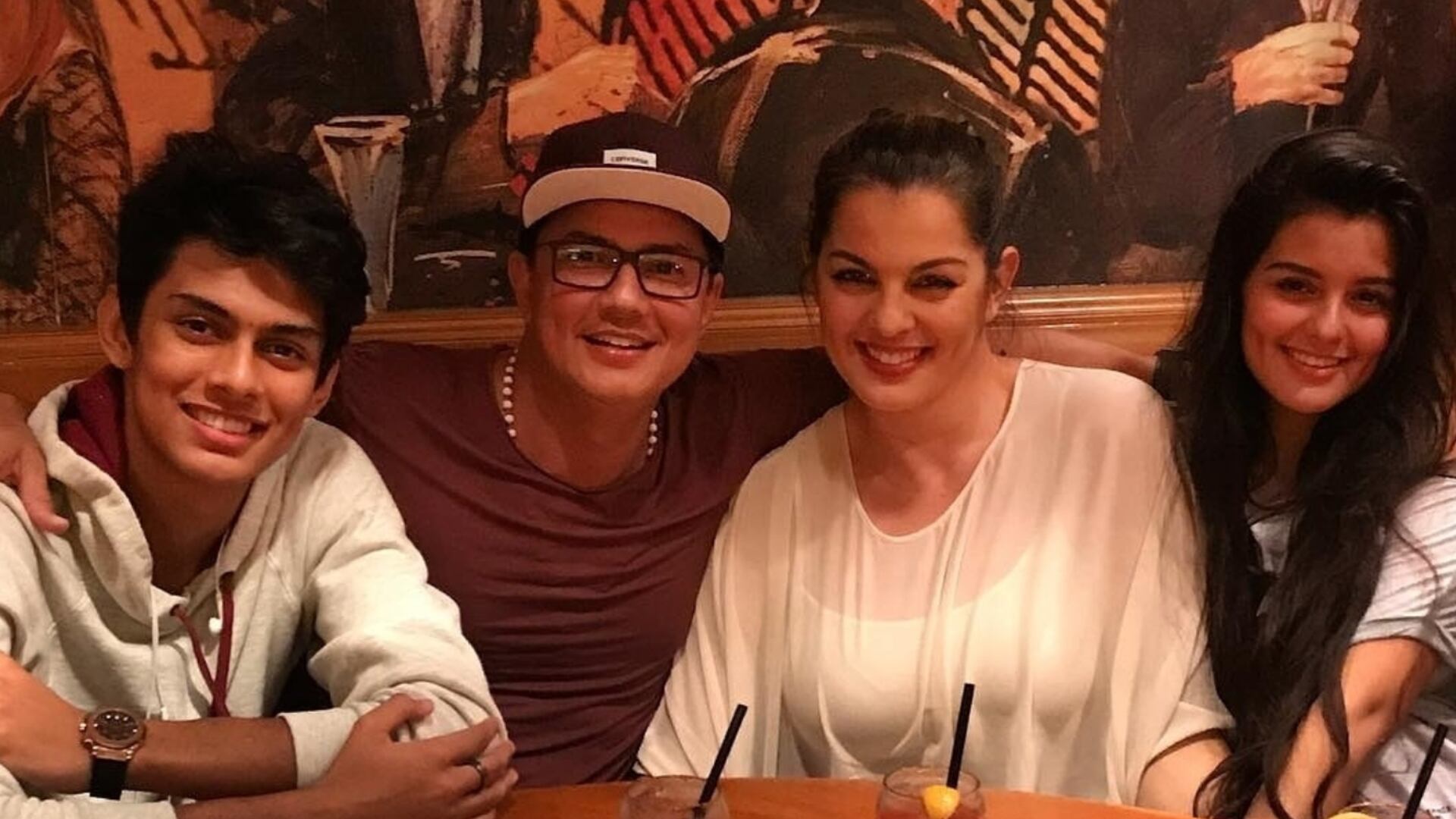 Charlie Zaa junto a su esposa e hijos