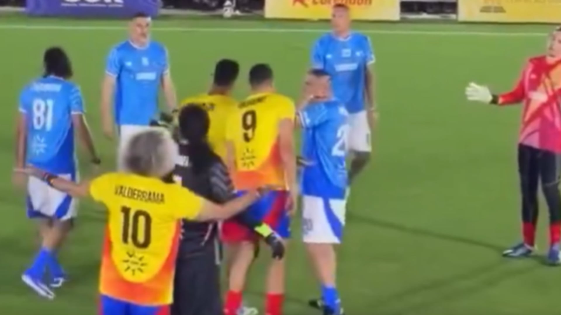 No estaba todo bien todo bien: El Pibe salió al respaldo de Fabián Vargas y puso en su lugar a los italianos