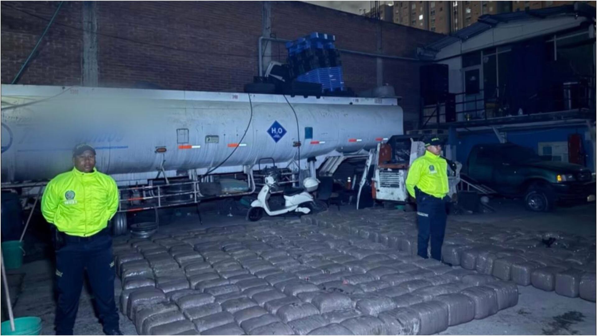camión cisterna cargado con marihuana en Bogotá (Foto: Policía Metropolitana de Bogotá)