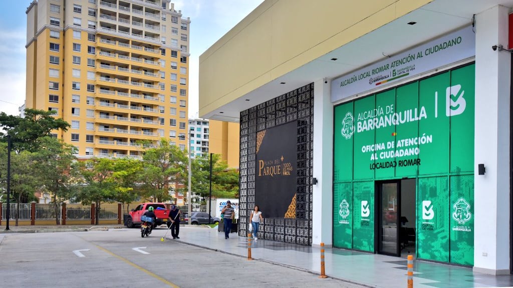 Foto denuncian presunto amarre de votos en Barranquilla a favor de Abelardo De La Espriella: hablan de planillas y llamadas de control.