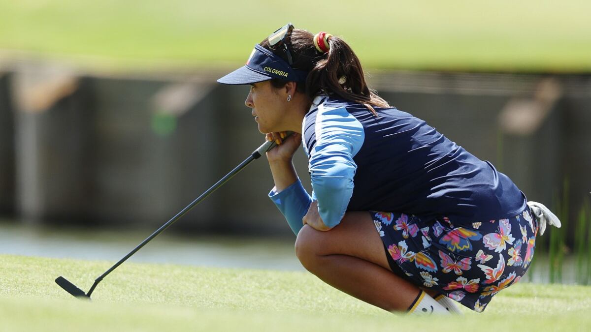 María José Uribe está inspirada y en la pelea del golf femenino en París 2024