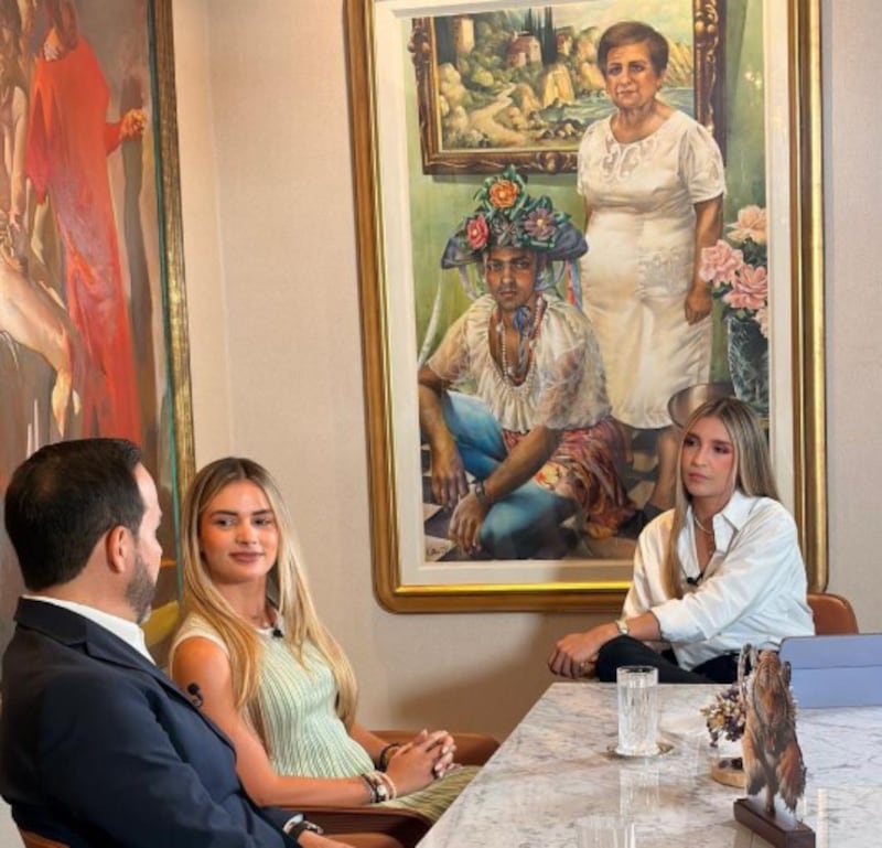 Abelardo De la Espriella defiende obra de Cristo Hoyos tras comentario de Petro sobre esclavitud.