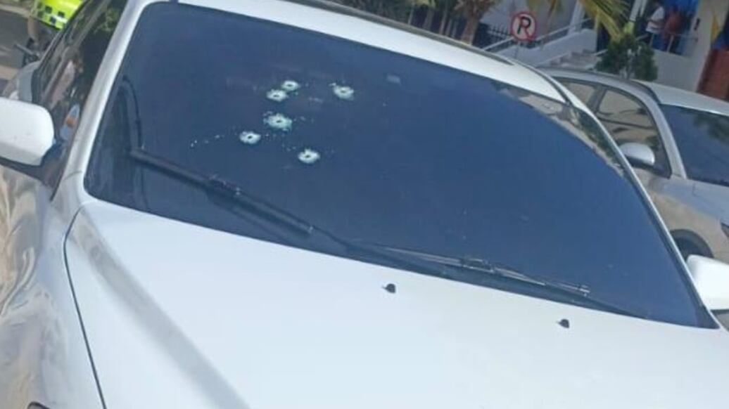 Foto de la balacera contra ocupantes de un vehículo al norte de Barranquilla genera pánico en la zona.