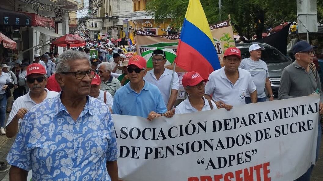Foto más de 20 mil personas marcharon bajo la lluvia en Sincelejo, Sucre por el Día del Trabajo, bastión político de Petro.