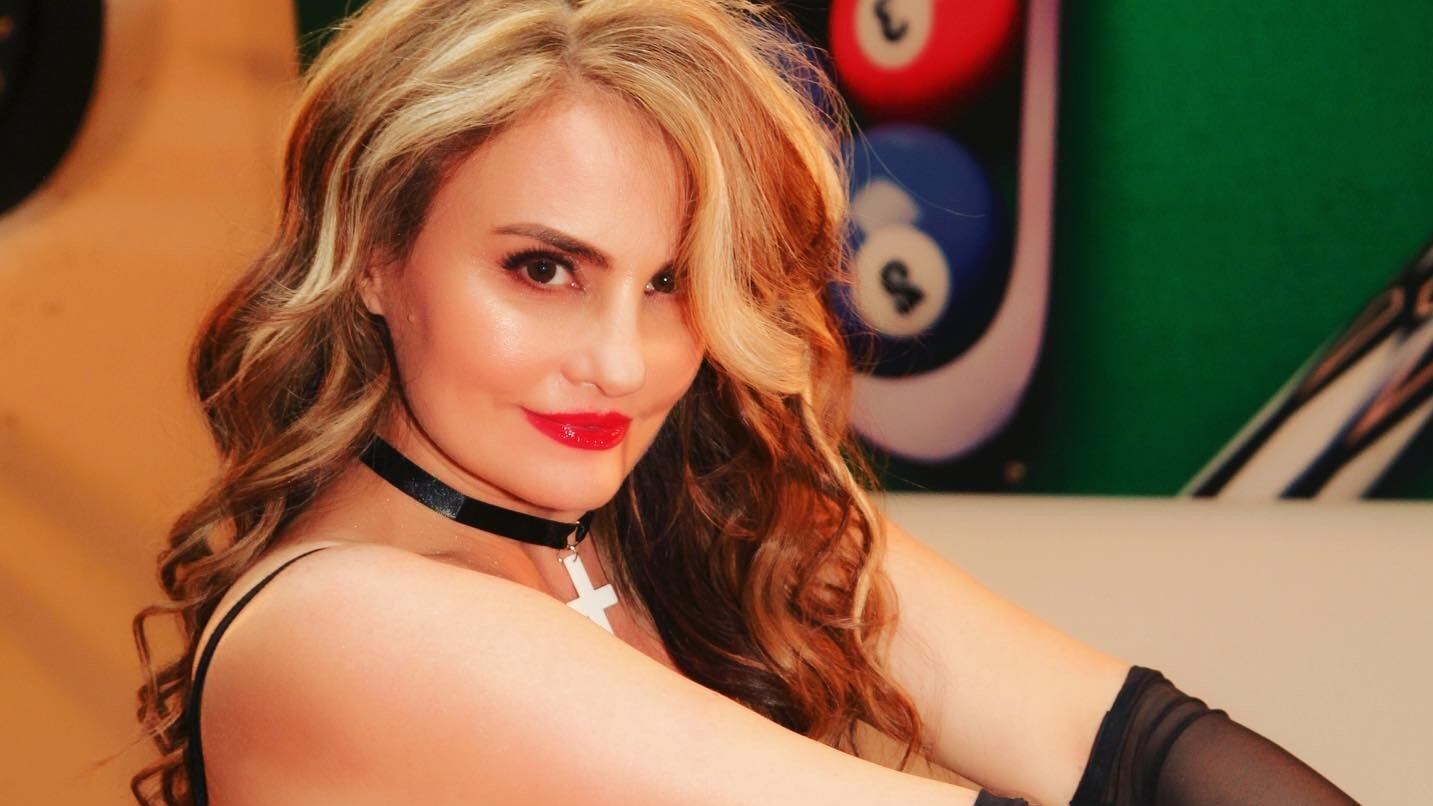 La actriz Aura Cristina Geithner engalana con toda su sensualidad y sentido del humor las redes sociales.