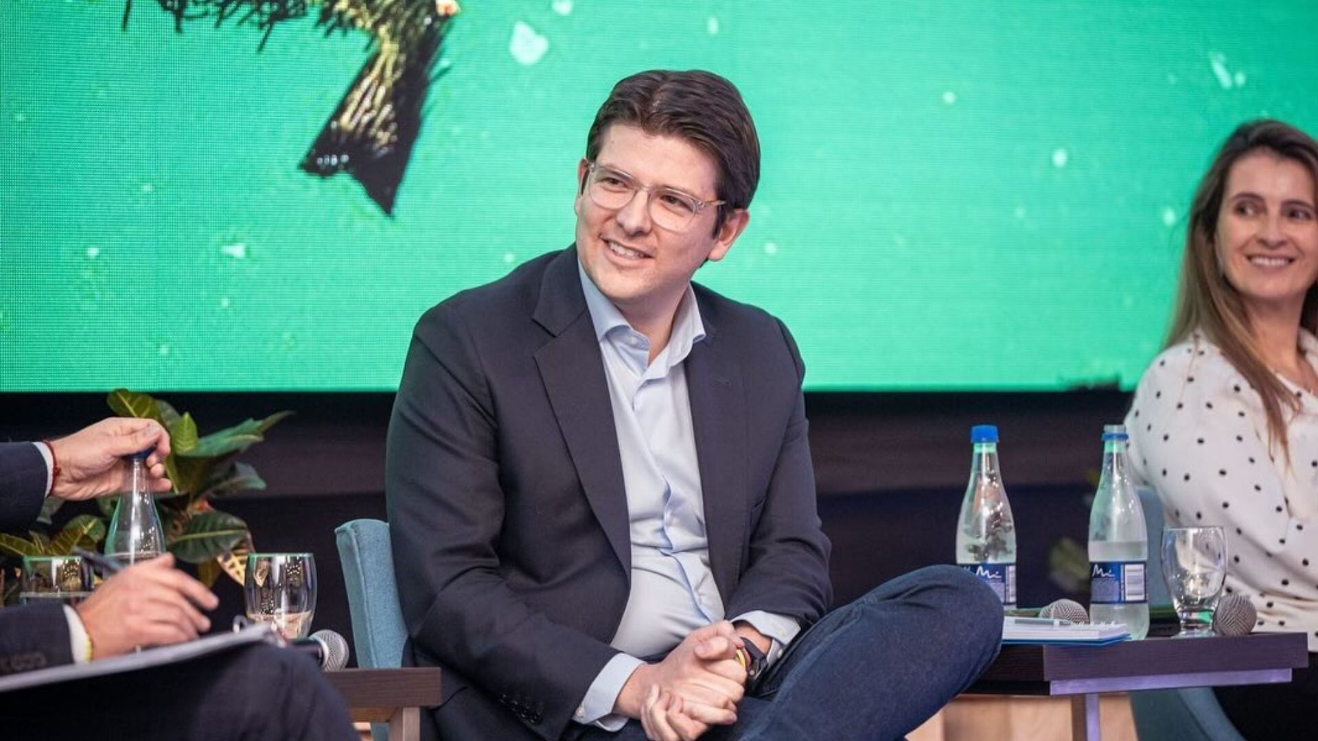 A pesar de que el senador se encuentra en estado crítico las mejorías son notables.