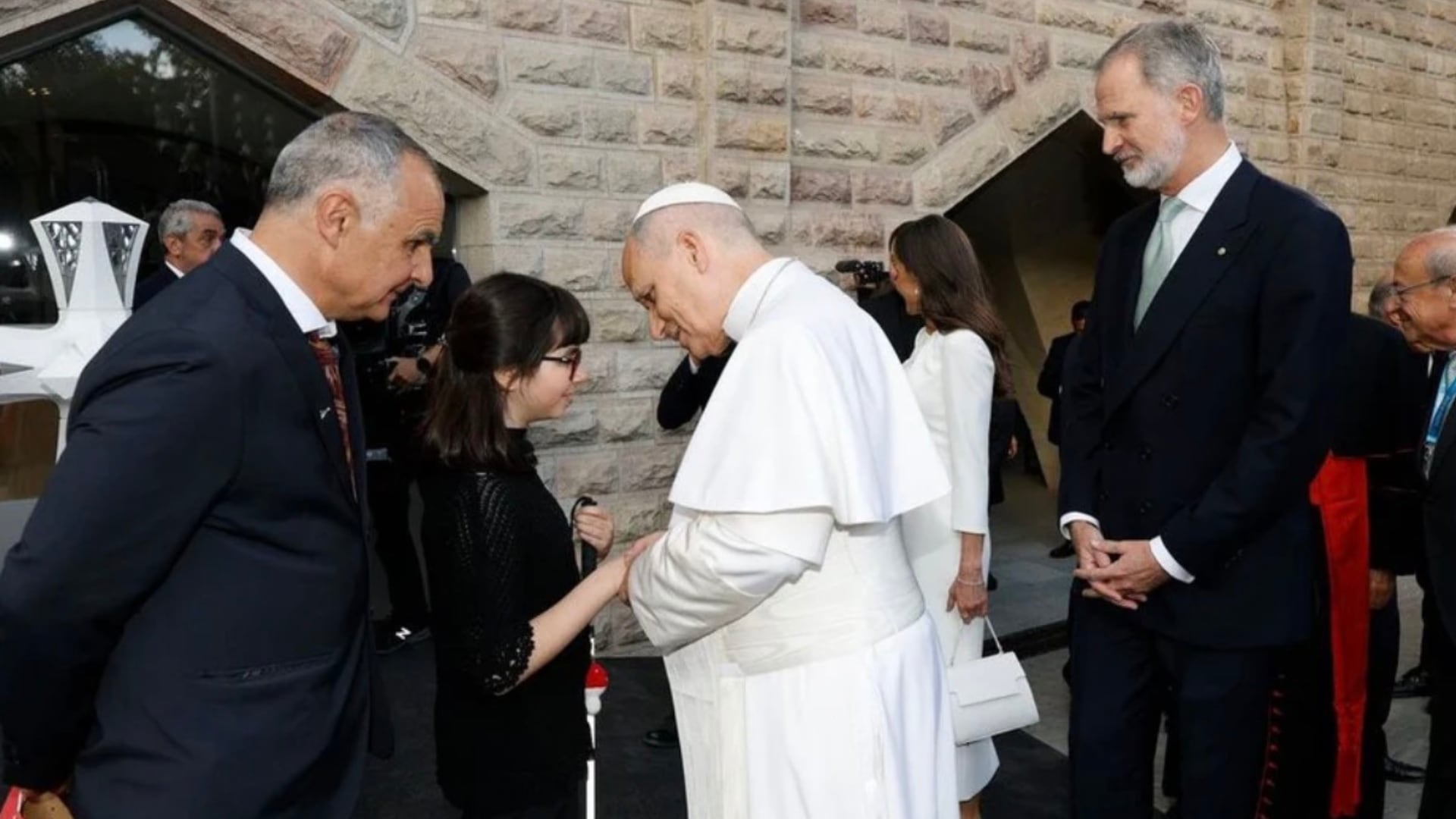 Valentina Sánchez y el Papa León XIV