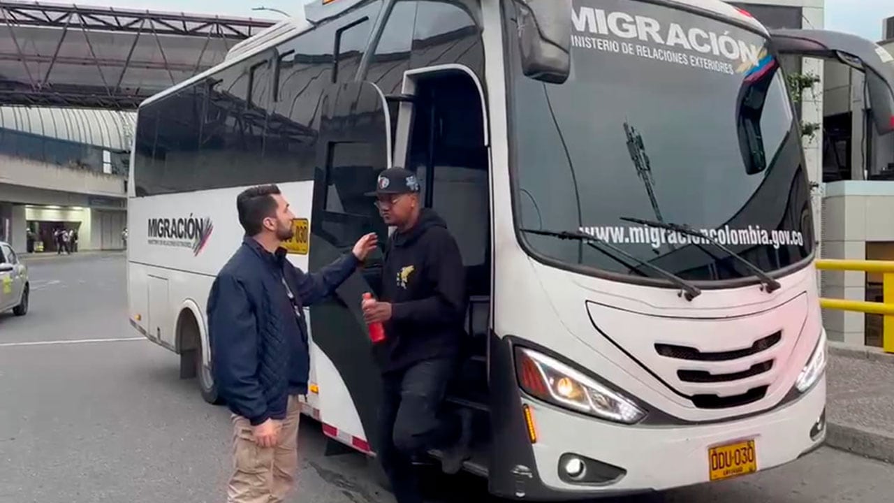 Migración Colombia deporta influenciador y expulsa extranjero por riesgos a la seguridad en Antioquia