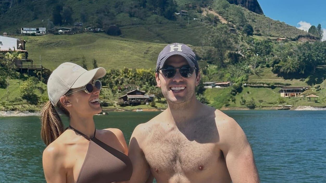 Esteban Santos y Gabriela Tafur anuncian su compromiso