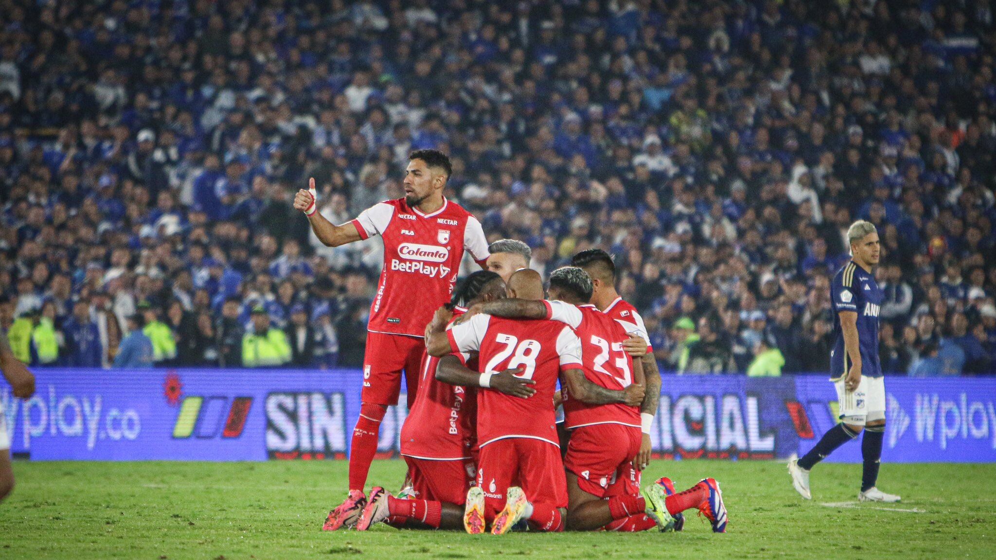 Carlos A. Vélez dijo que saldrán 8 jugadores de Santa Fe y ya está la lista de los que contratarán