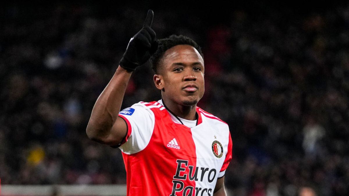 Pasito para aquí, pasito para allá: el Sinisterra de Feyenoord no perdona