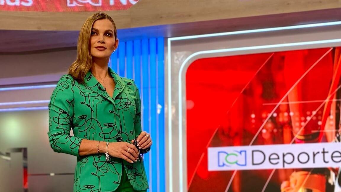 La presentadora de deportes Lizet Durán tuvo que buscar ropa prestada para acudir al estadio y así poder trabajar.