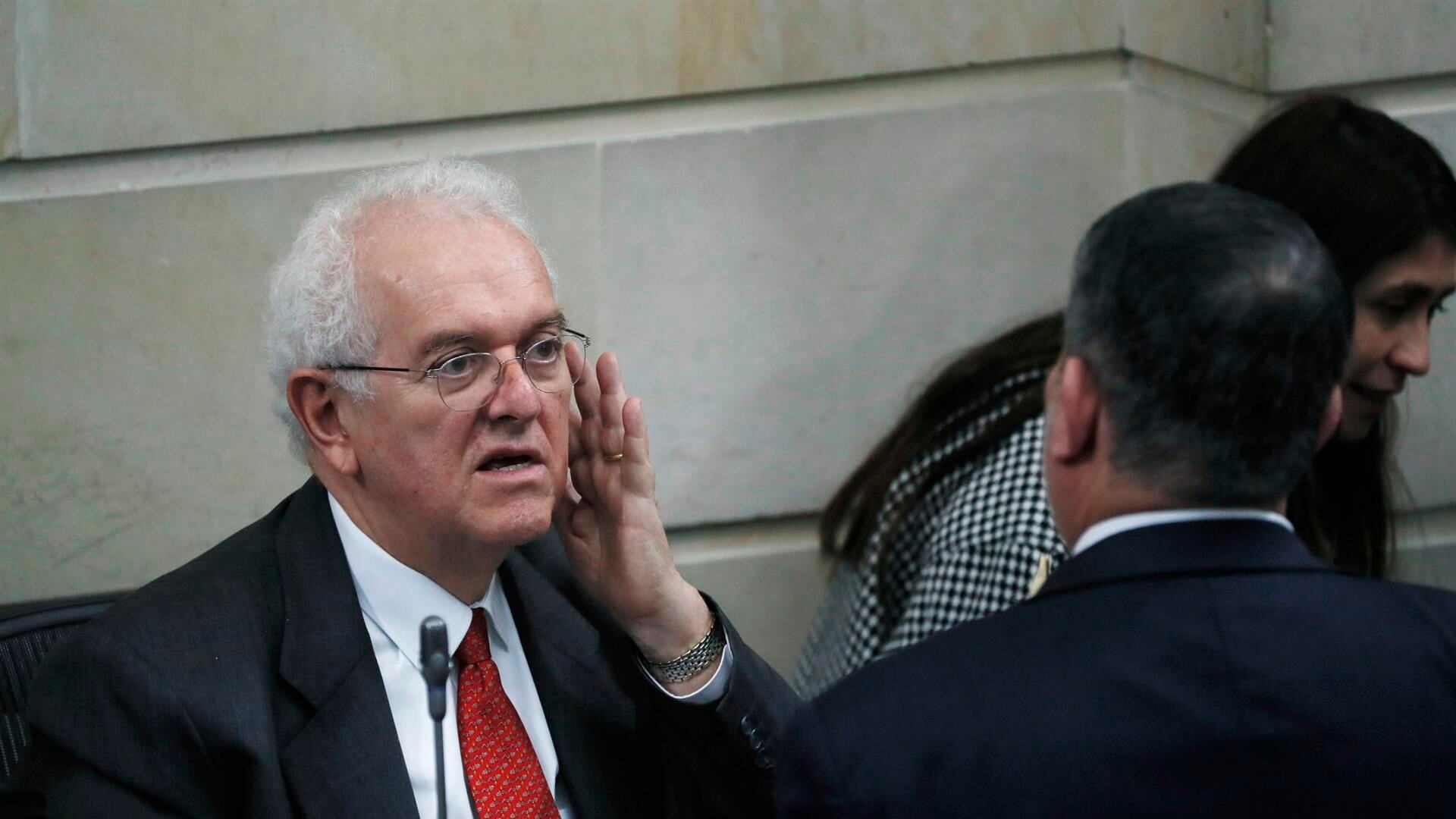 El Ministro de Hacienda en el debate de la reforma tributaria en Colombia.