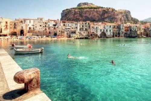 Paradisíaca isla italiana pagará vuelos y estadía a turistas cuando todo mejore