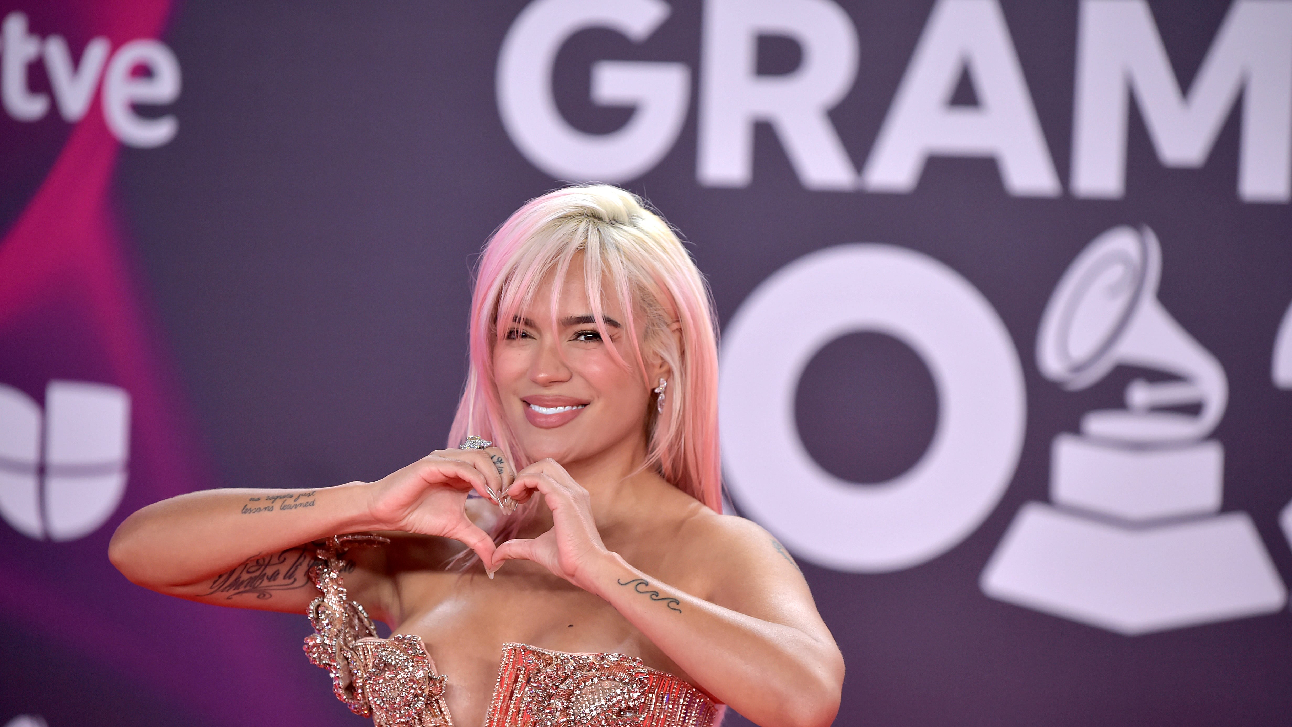 Esto cuesta el avión privado que Karol G le habría comprado a J Balvin