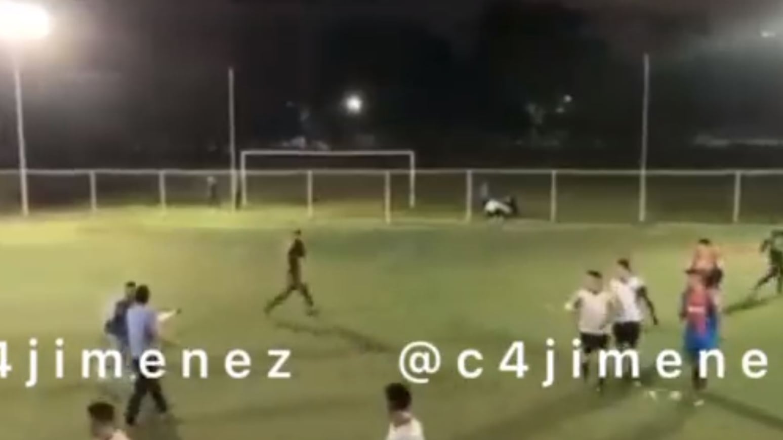 En México, partido de fútbol terminó en medio de golpes y disparos
