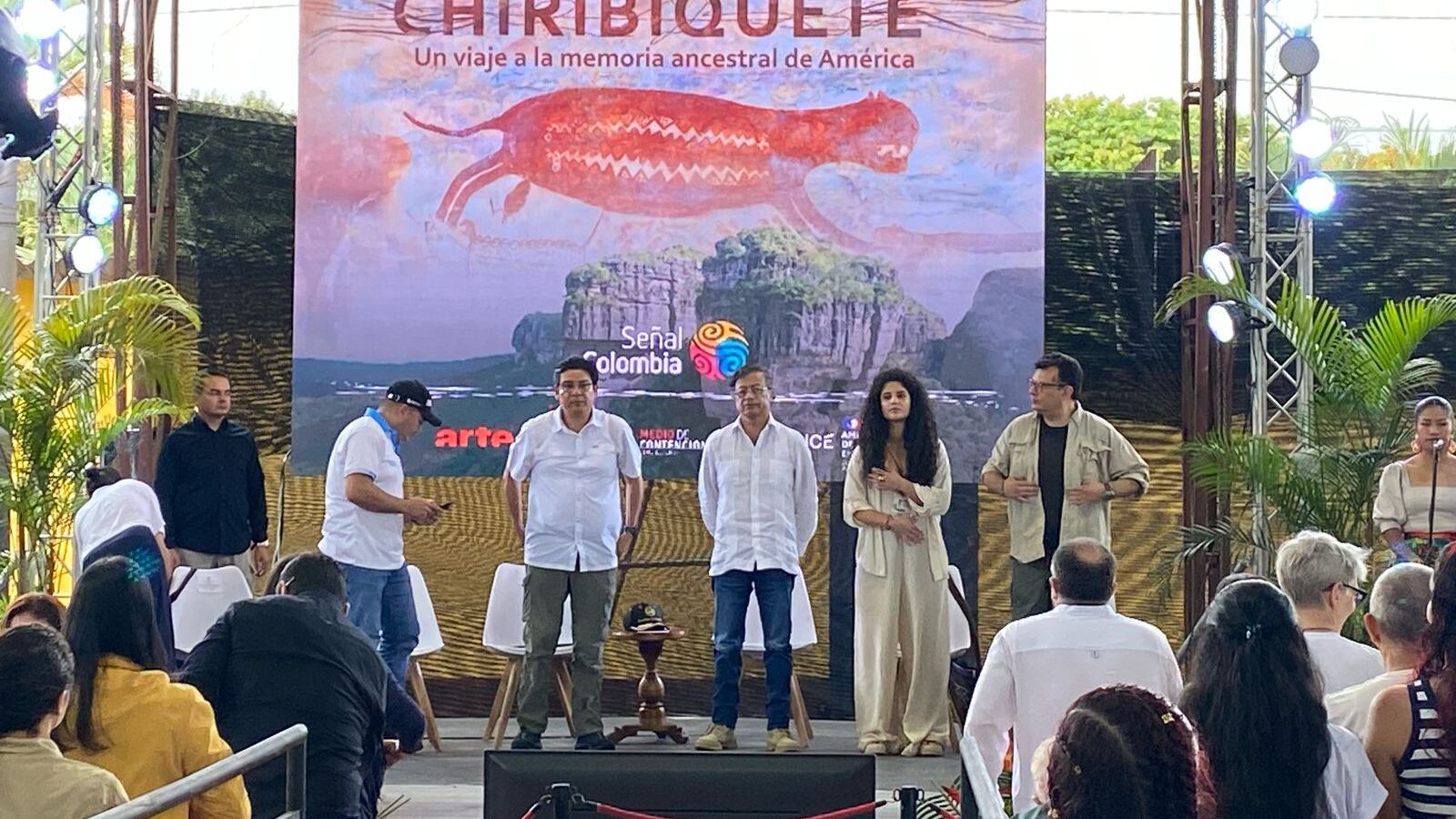 Petro escucha a comunidades inundadad en Guaviare.