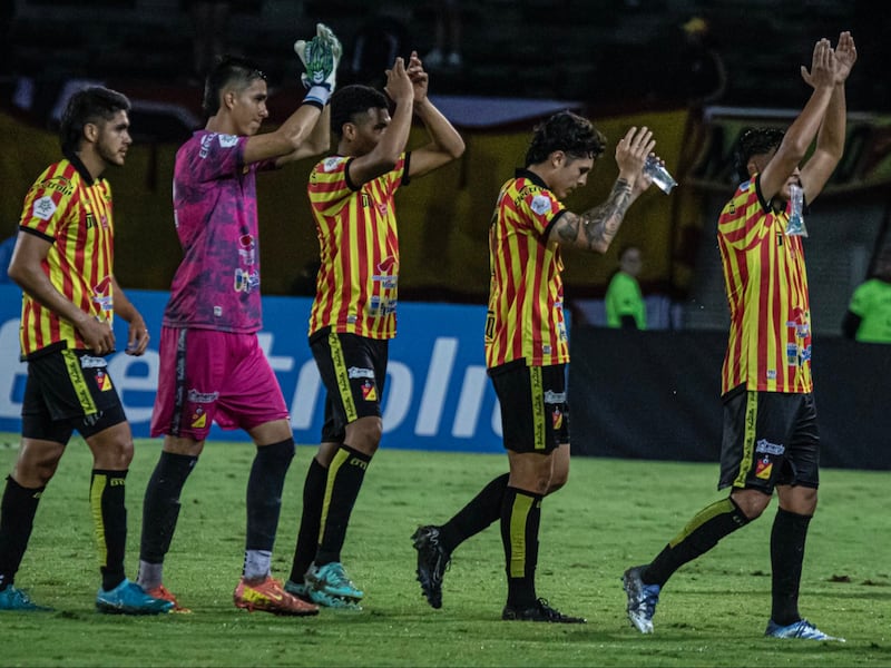 Descalabro en Pereira: FIFA le habría dado 45 días para pagar deuda o sumaría otra inhibición