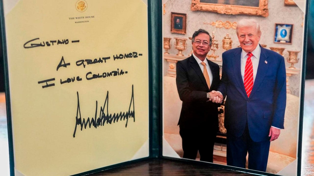 Gustavo Petro y el obsequio que le dio Donald Trump.