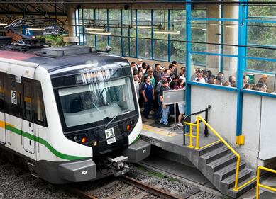 Daño en los rieles del Metro de Medellín.