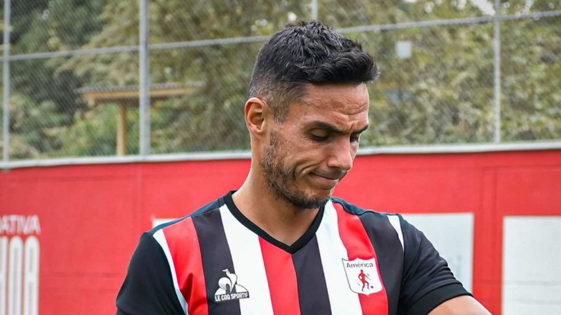 Algunos hinchas del América le dedicaron grosero cántico a Lucas González en el Estadio Pascual Guerrero.