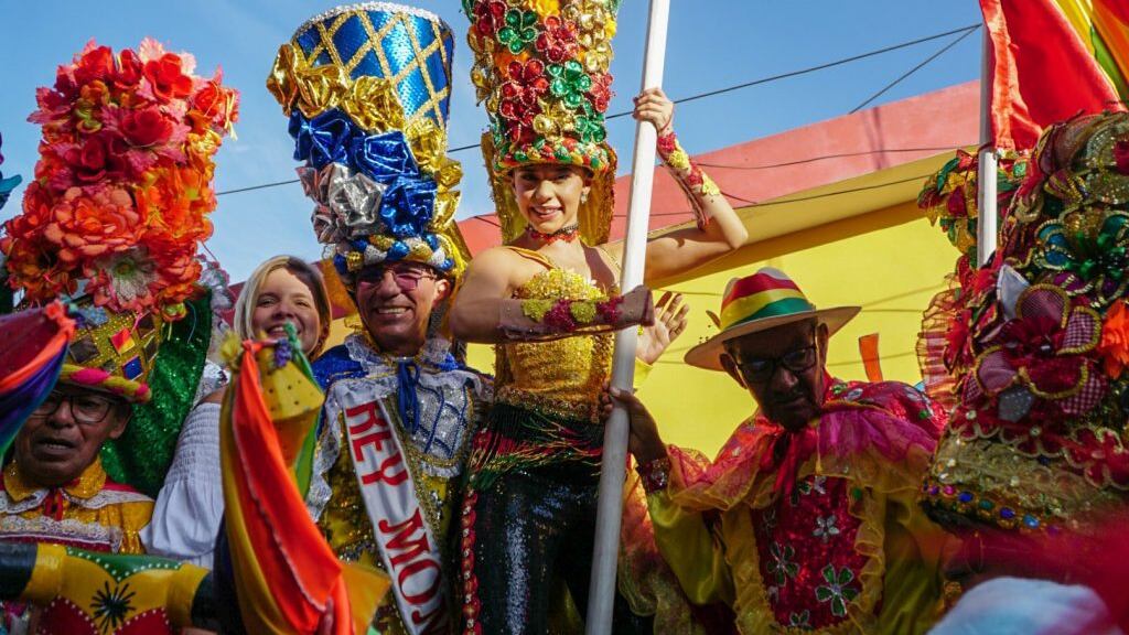 Izada de banderas del Carnaval de Barranquilla.
