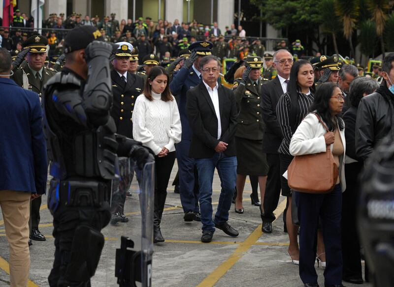 Sepelio de Policía - Petro asiste a funeral de policía que fue asesinado en una protesta campesina
