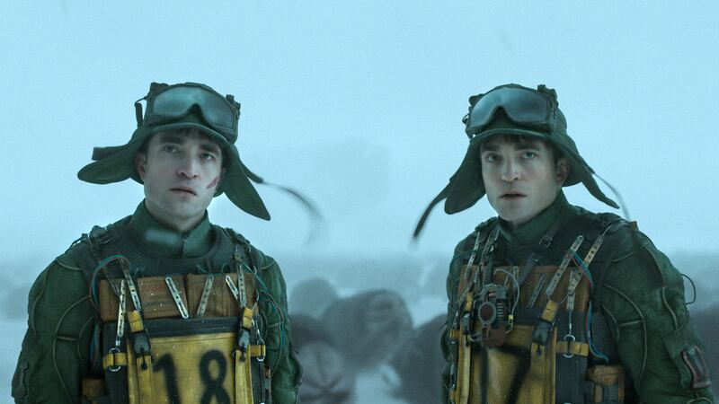 Reseña de ‘Mickey 17′, la nueva película de Robert Pattinson: ¿qué se siente morir?