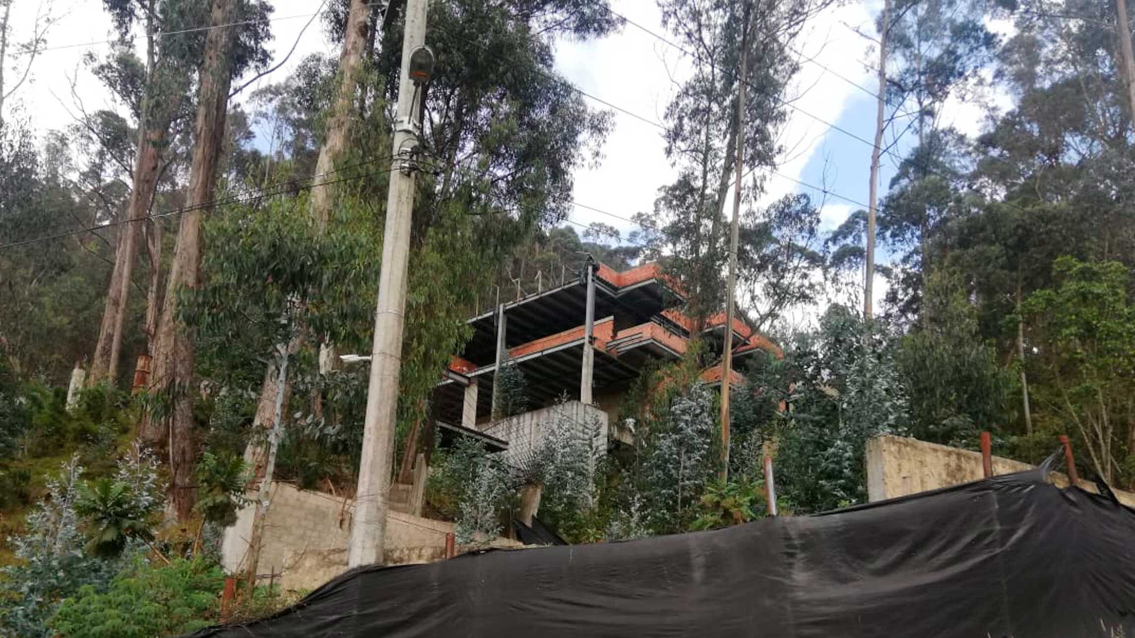 Megamansión en los cerros orientales de Bogotá