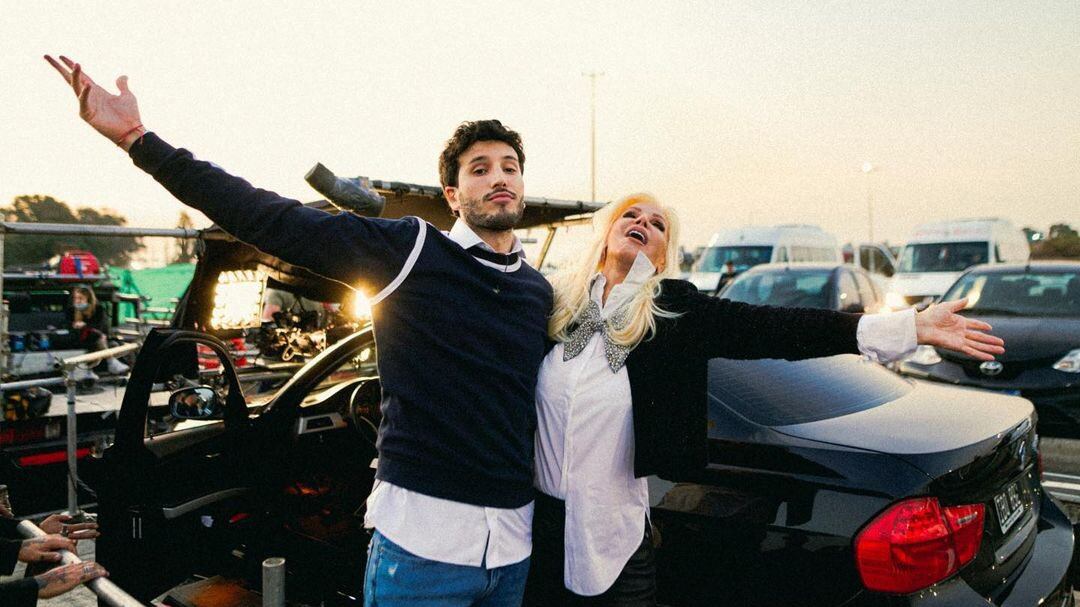 Cuando el video se hacía viral en redes, Sebastián Yatra liberó un extracto de un tema en el que menciona lo mismo, diciendo que solo era “una tiradera de amor”.