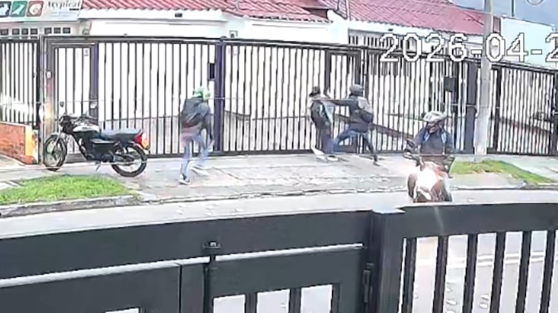 Video | Así fue el violento robo a una mujer en Nicolás de Federmán: delincuentes la asaltaron entre gritos de auxilio