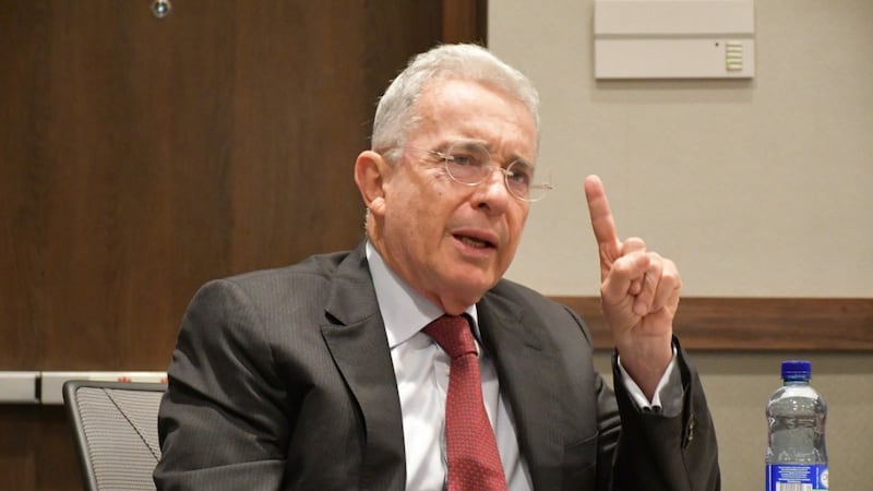 Uribe aseguró que si alguno de los suyos gana las elecciones presidenciales bajará los impuestos a las empresas