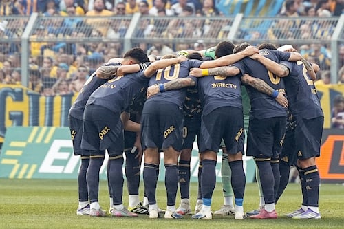En redes crucifican a jugador de Boca Juniors por presuntamente haberse “operado” los labios