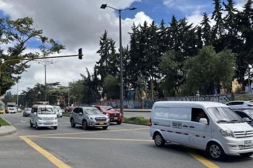 Más de 20 mil vehículos al borde de la inmovilización en Bogotá tras medida del Ministerio de Transporte