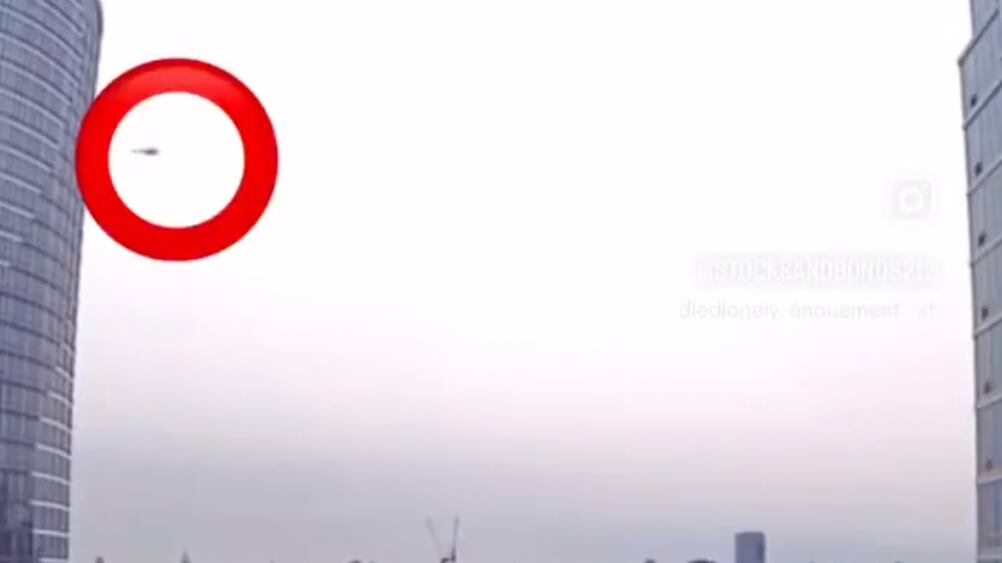 Difunden video del accidente del helicóptero en el río Hudson donde falleció una familia española; grabación muestra desplome completo.