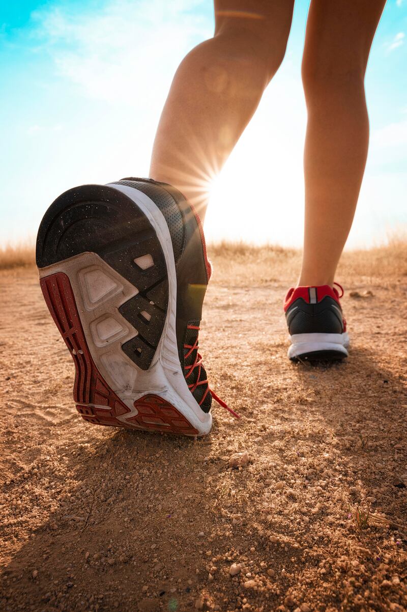 El calzado es uno de los elementos más importantes para realizar muchos deportes, y el ‘running’ no es la excepción. Foto: Freepik.