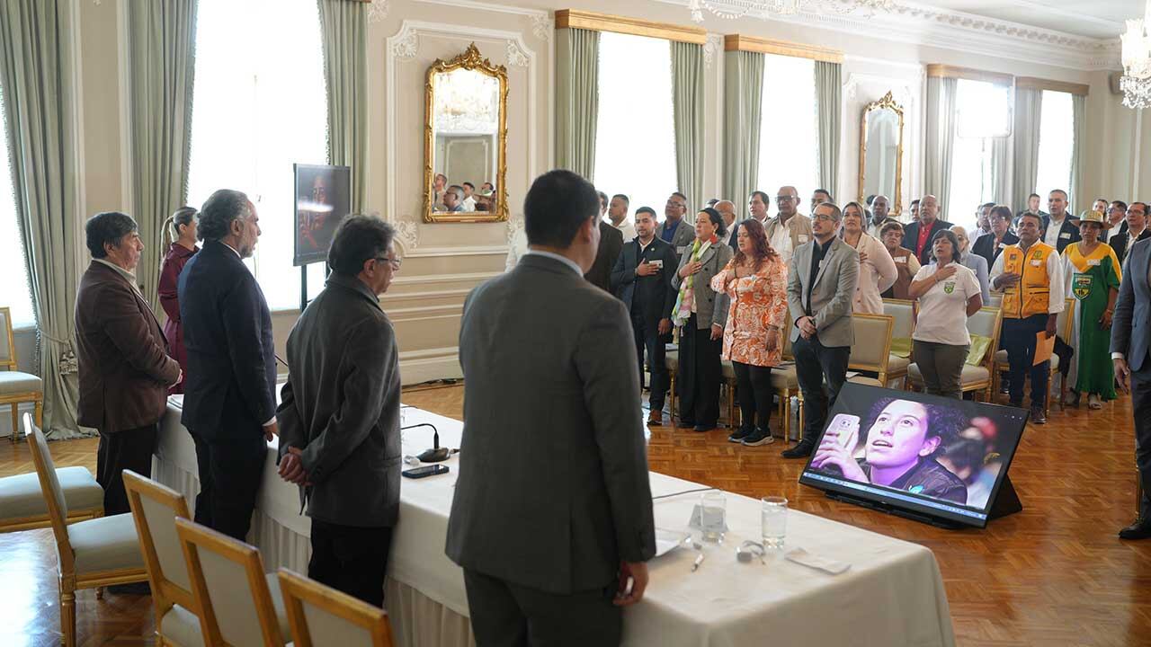 Gustavo Petro reunido con las Juntas de Acción Comunal.